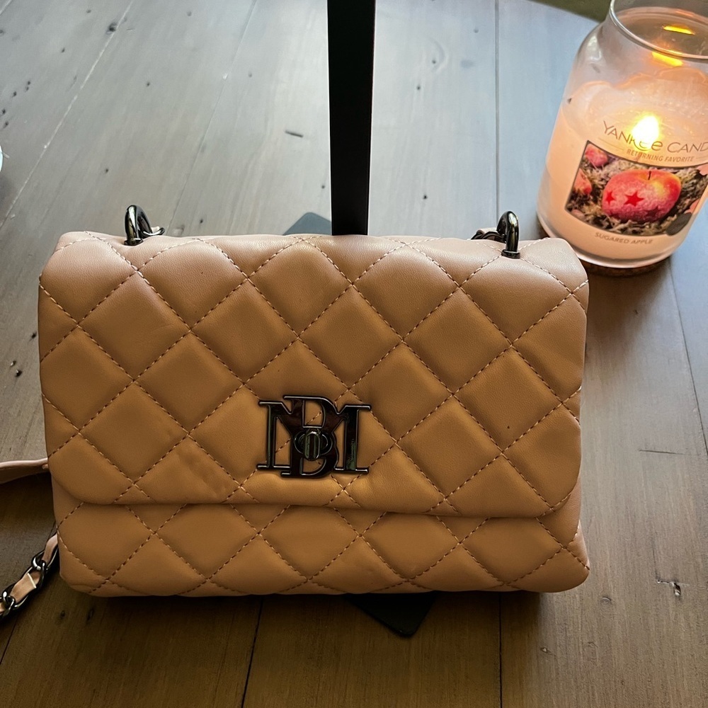 Badgley Mischka Elegant Quilted Cream Shoulder Bag​​​ - Picture 2 of 7